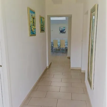 Διαμέρισμα Lili Mar, 2-bedroom With Private Parking Ντουμπρόβνικ