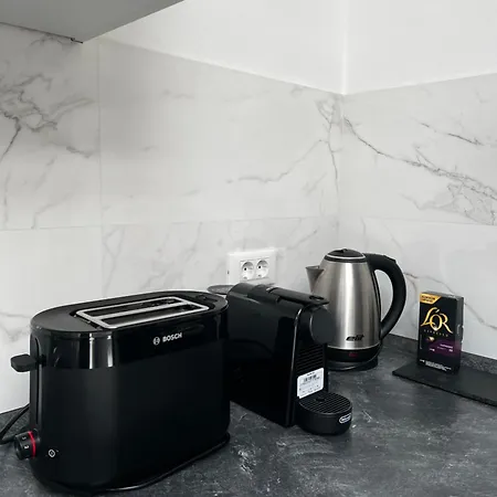 Lili Mar, 2-bedroom With Private Parking 아파트