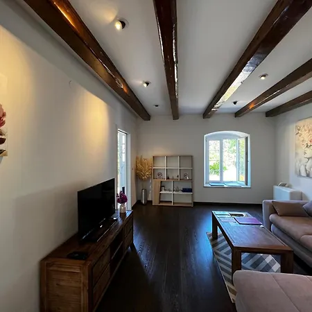 Lili Mar, 2-bedroom With Private Parking Lejlighed