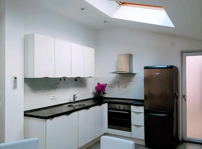 Lili Mar, 2-bedroom With Private Parking 두브로브니크