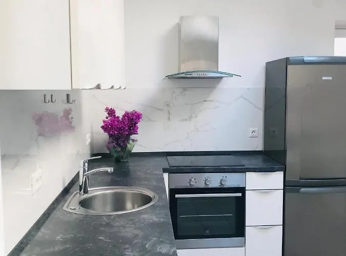 Lili Mar, 2-bedroom With Private Parking 두브로브니크