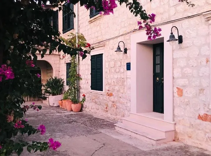 아파트 Lili Mar, 2-bedroom With Private Parking *