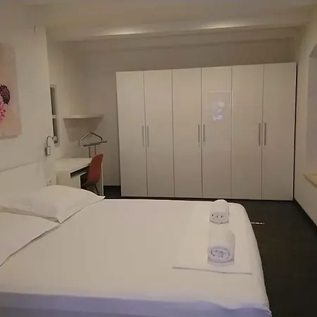 Lili Mar, 2-bedroom With Private Parking Lägenhet