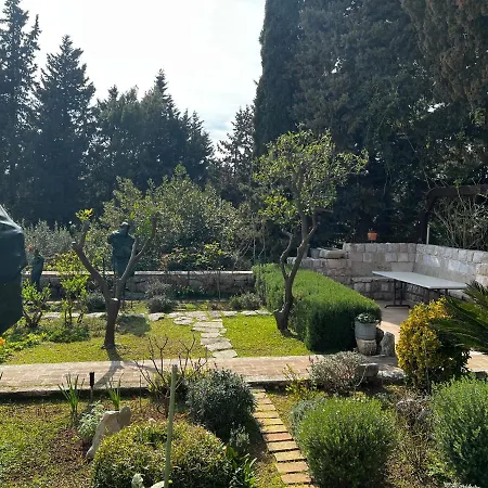 Lili Mar, 2-bedroom With Private Parking Lägenhet