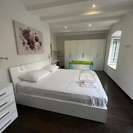 Lili Mar, 2-bedroom With Private Parking Ντουμπρόβνικ
